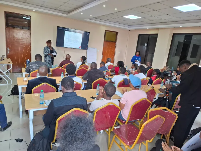 A speaker addresses members at the AAK Members Forum, with slides on screen